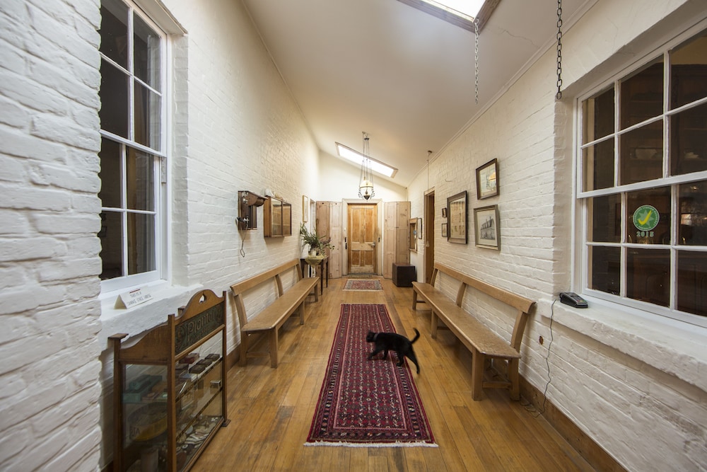 THE RACECOURSE INN 26/50