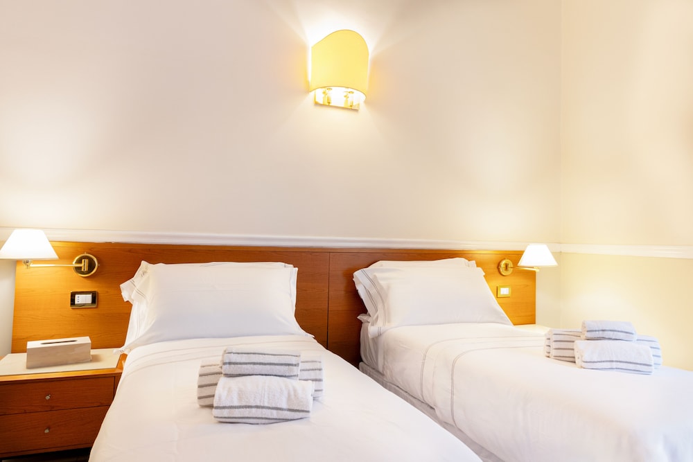 Hotel Domus Rome 7/18