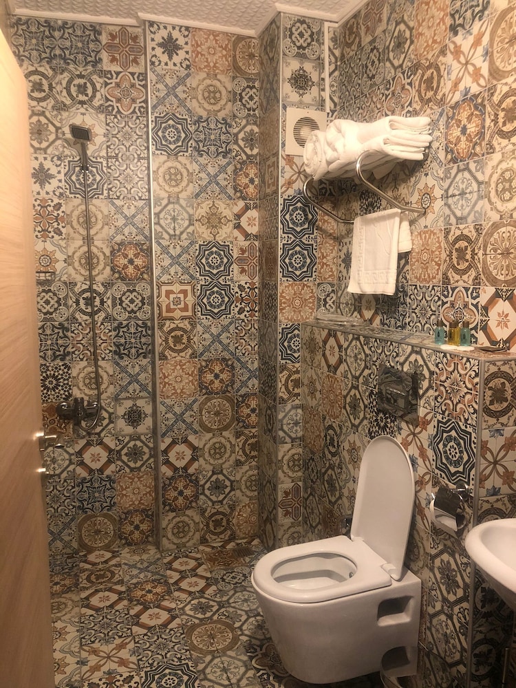 Aysa Hotel 53/58