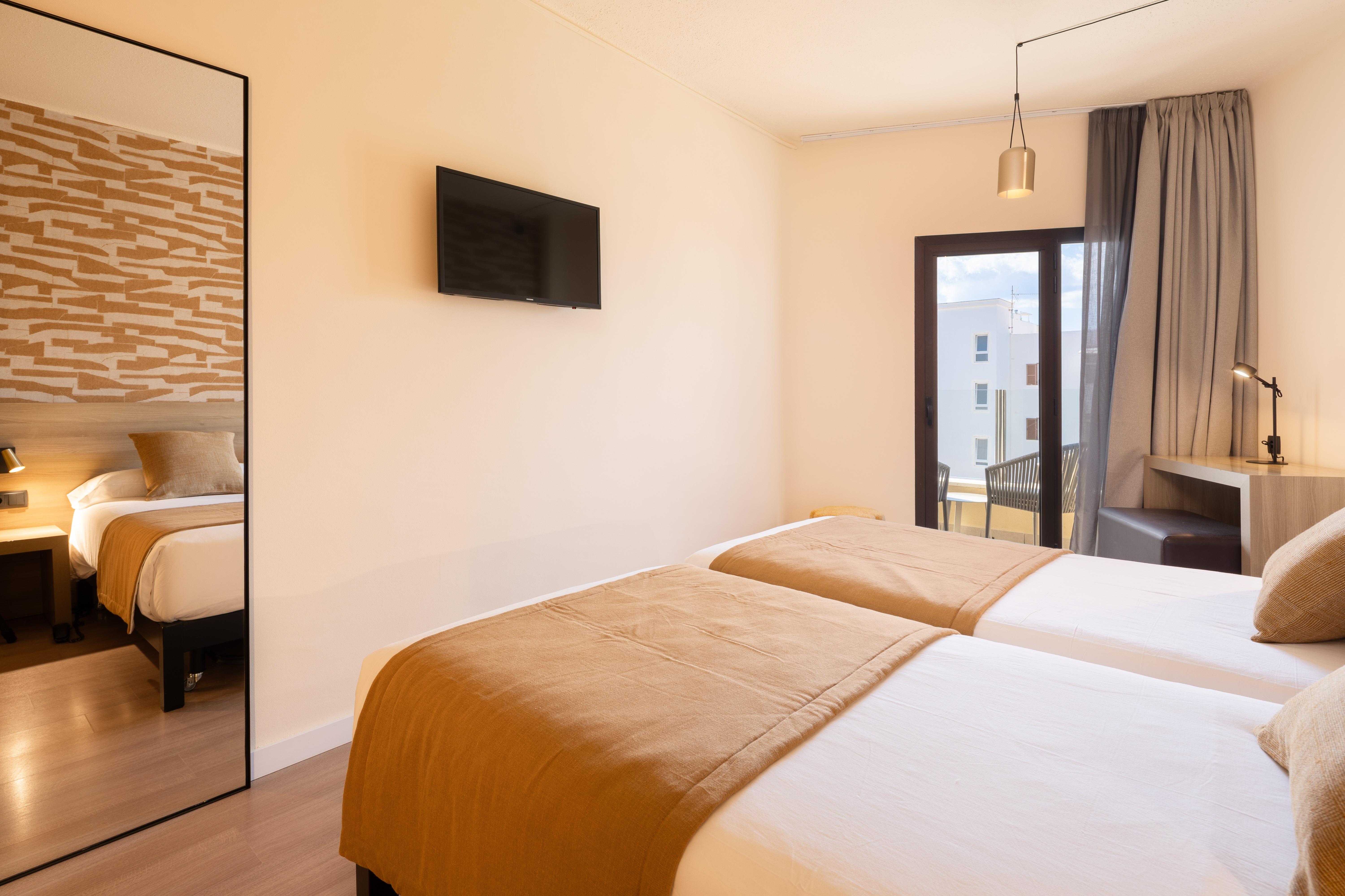 Standard, Double Bed, Balcony or Terrace، Hotel Playa Mallorca 2/4