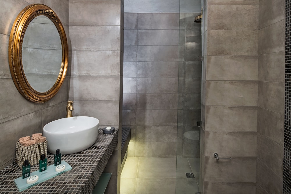 Athina Luxury Suites 62/62