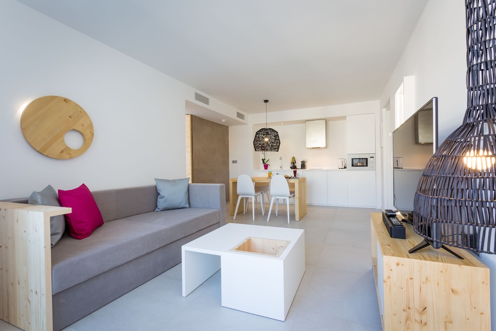 One Ibiza Suites 50/71