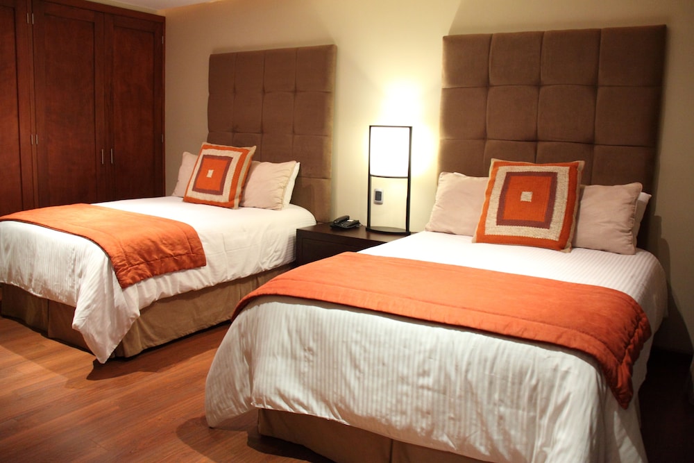 2 BEDROOMS, COMFORT, SUITE, KITCHEN