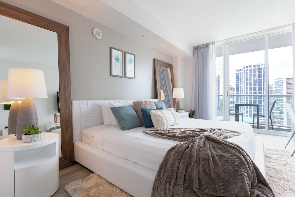 DELUXE, KING BED, BALCONY