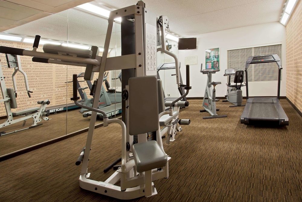 La Quinta Inn & Suites by Wyndham USF (Near Busch Gardens) 30/54