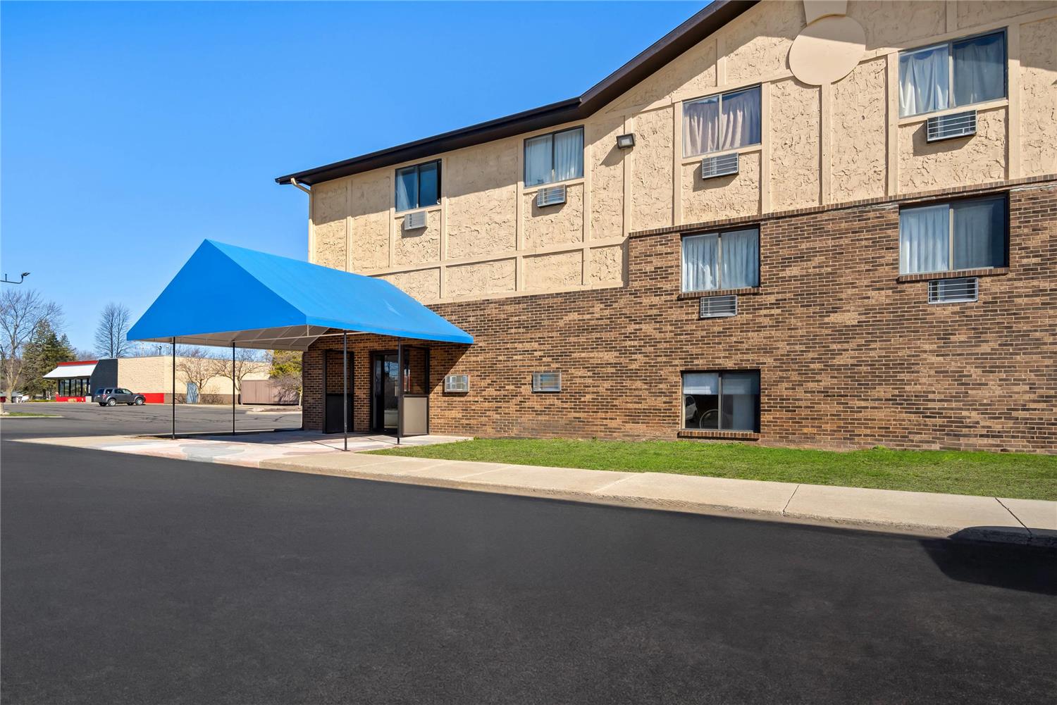 Econo Lodge Inn & Suites Auburn, MI 4/19