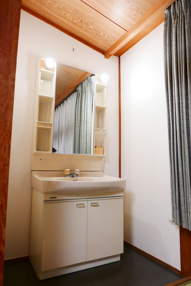 K S House Fuji View Hostel 61/62