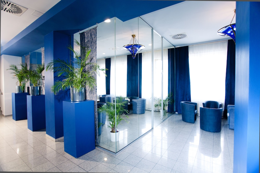 Lenas Donau Hotel 31/47