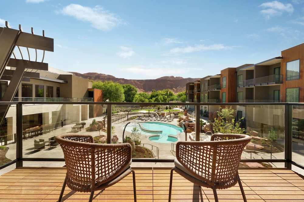 Hoodoo Moab, Curio Collection by Hilton 5/48