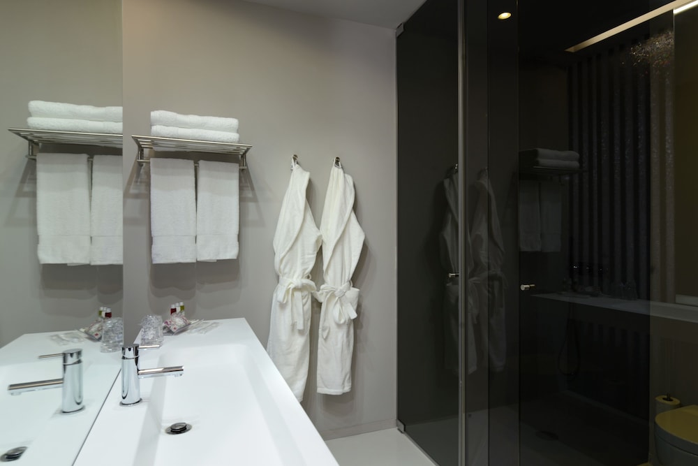 Emaj Guimaraes Boutique Hotel 37/41