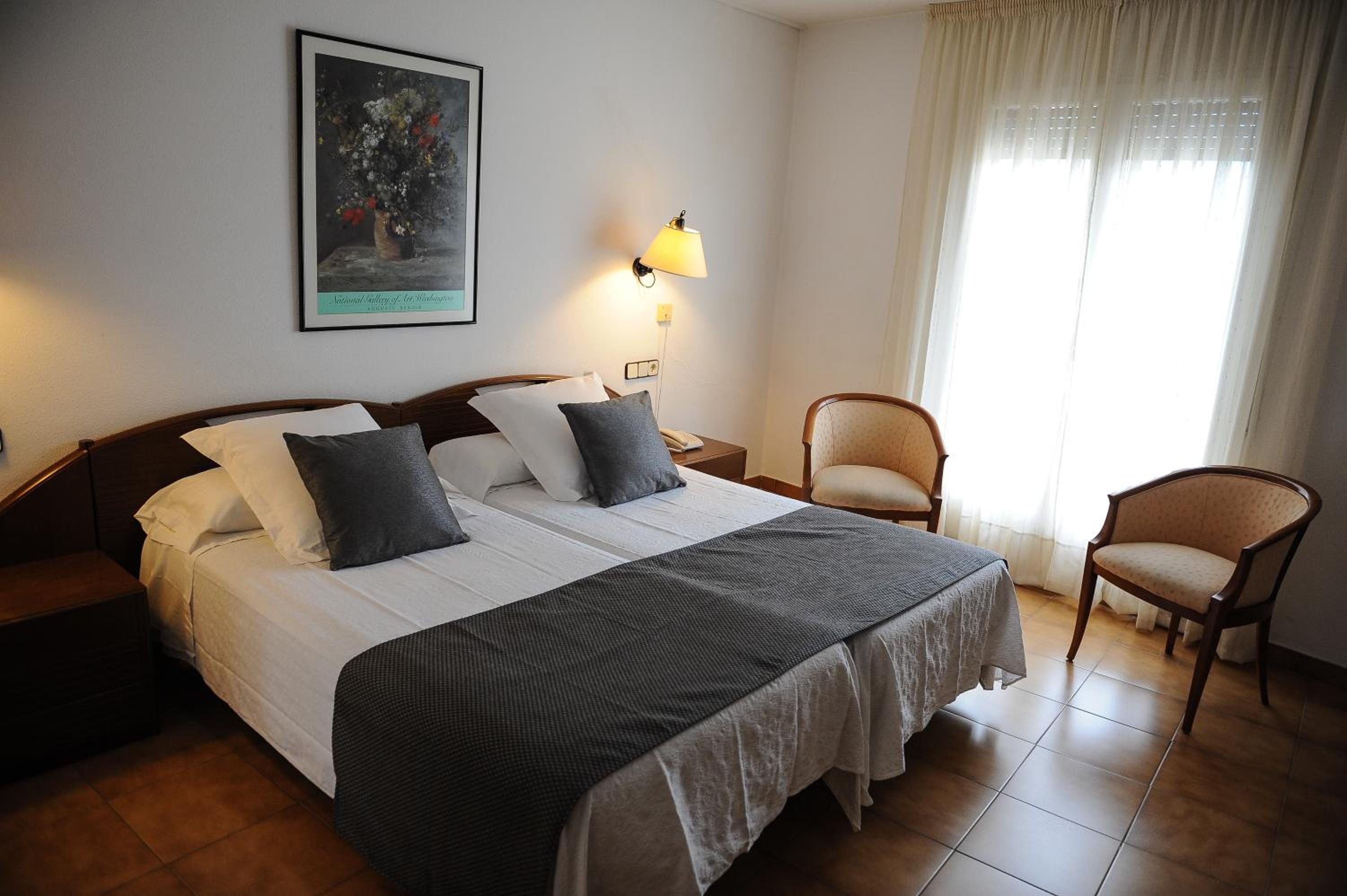 Room, Double or Twin Bed