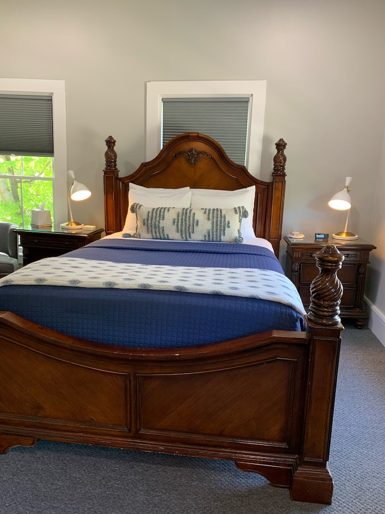 Holbrook House Bed and Breakfast- Bar Harbor ME 7/50