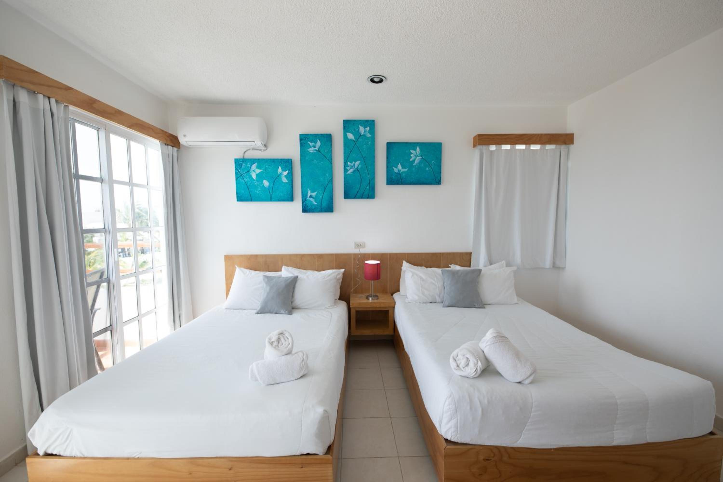 Deluxe, Double Bed, Lateral Side Sea View