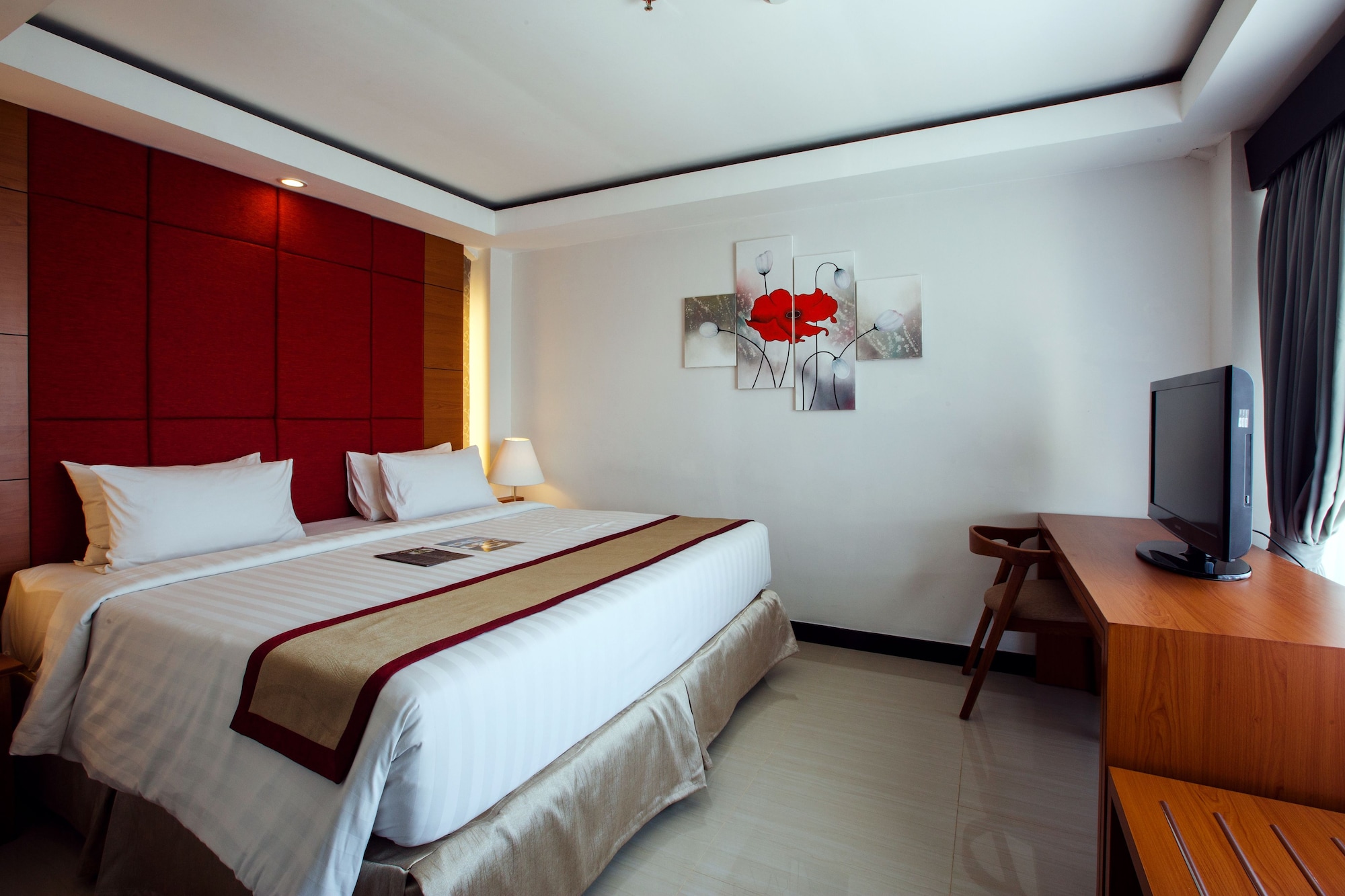 SUITE, CITY VIEW