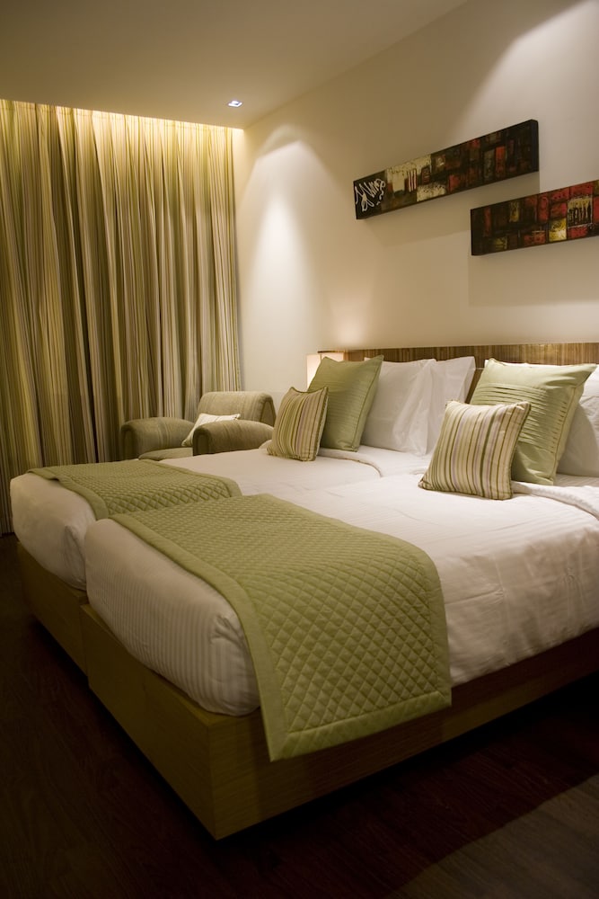 Shervani Nehru Palace Hotel 12/38