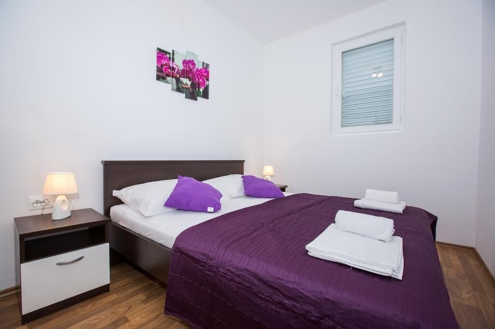 APARTMENTS VILLA ROZA 9/67
