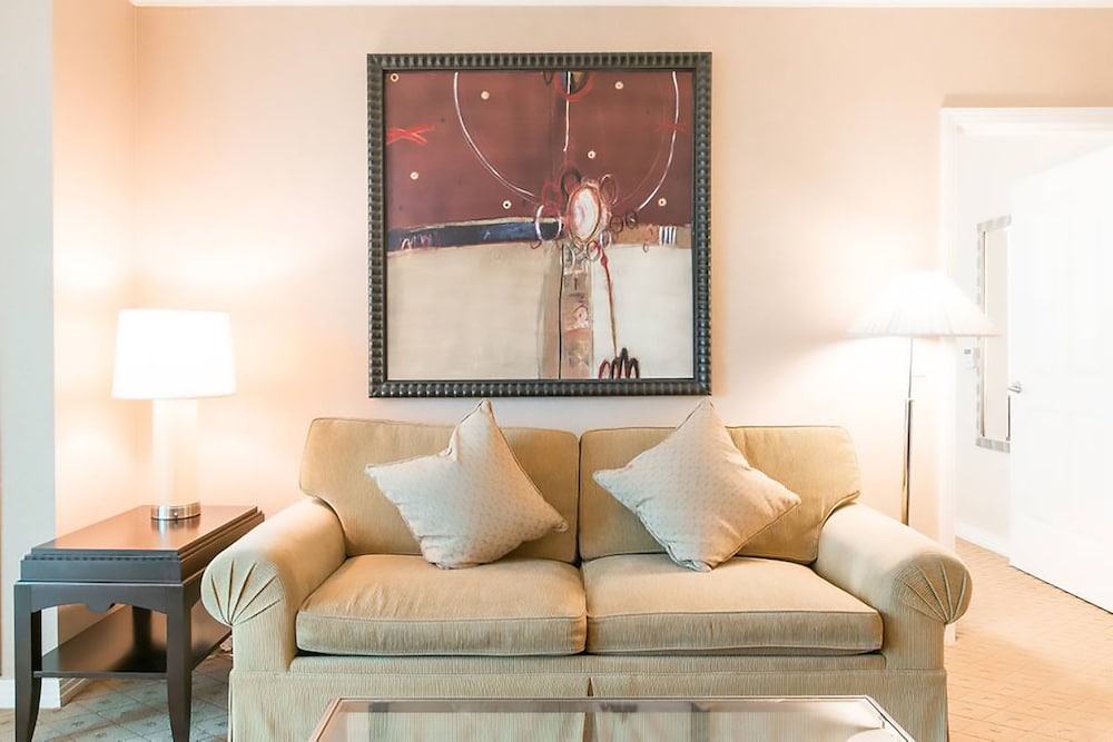 Signature Affordable Luxury Hotel 9/24
