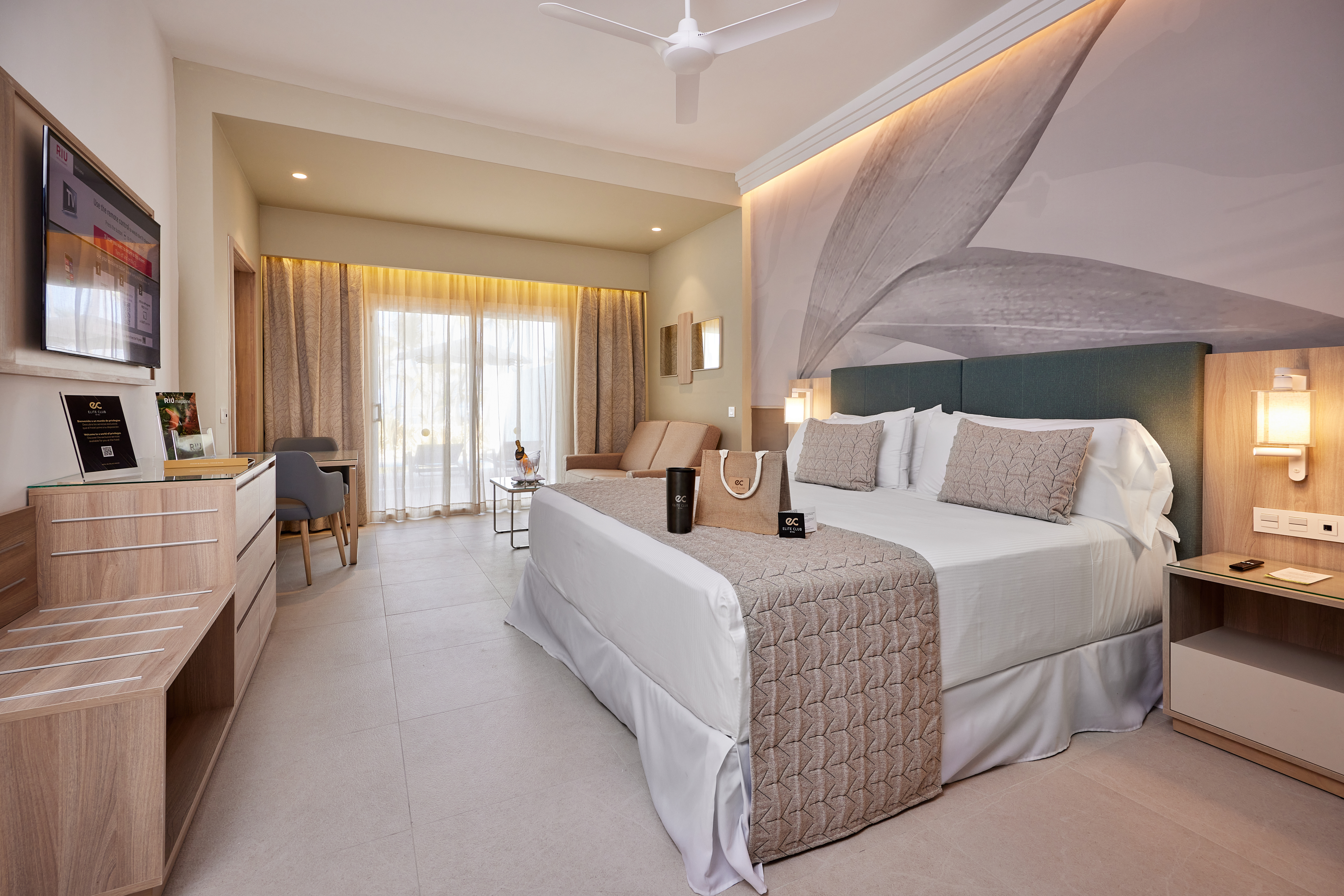 Elite, Swim Up, Club, Junior Suite, Deluxe