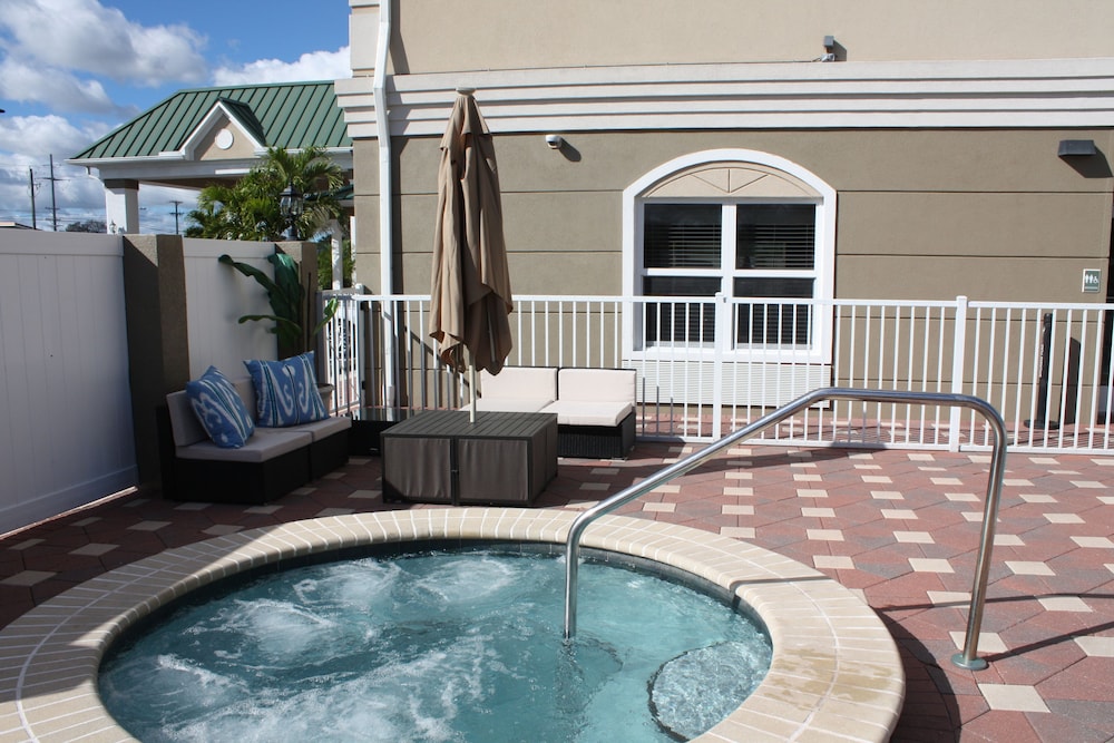 Country Inn and Suites by Radisson Tampa Airport North FL 4/48