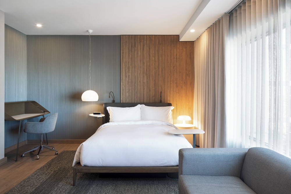 SIGNATURE, QUEEN BED, SOFA