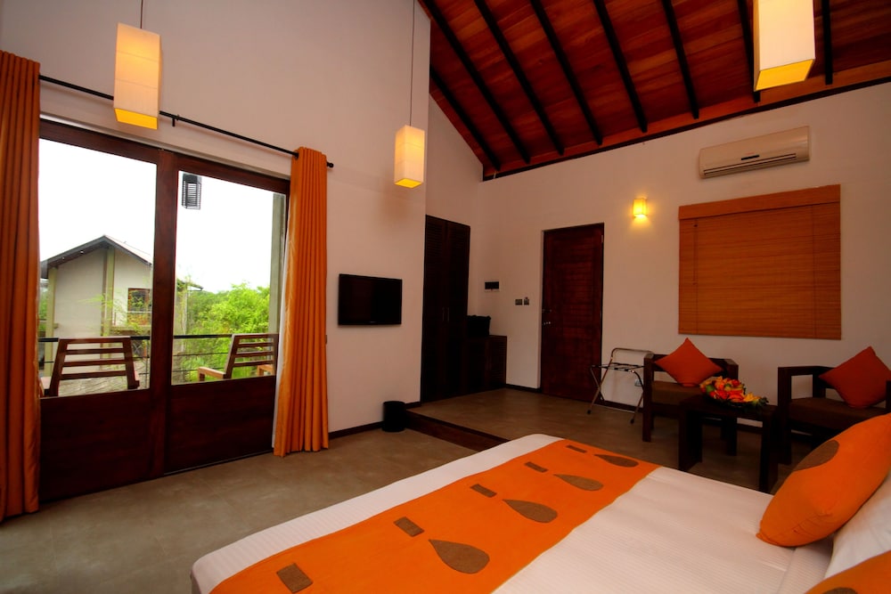 Chaarya Resort Spa By Chandrika 14/60
