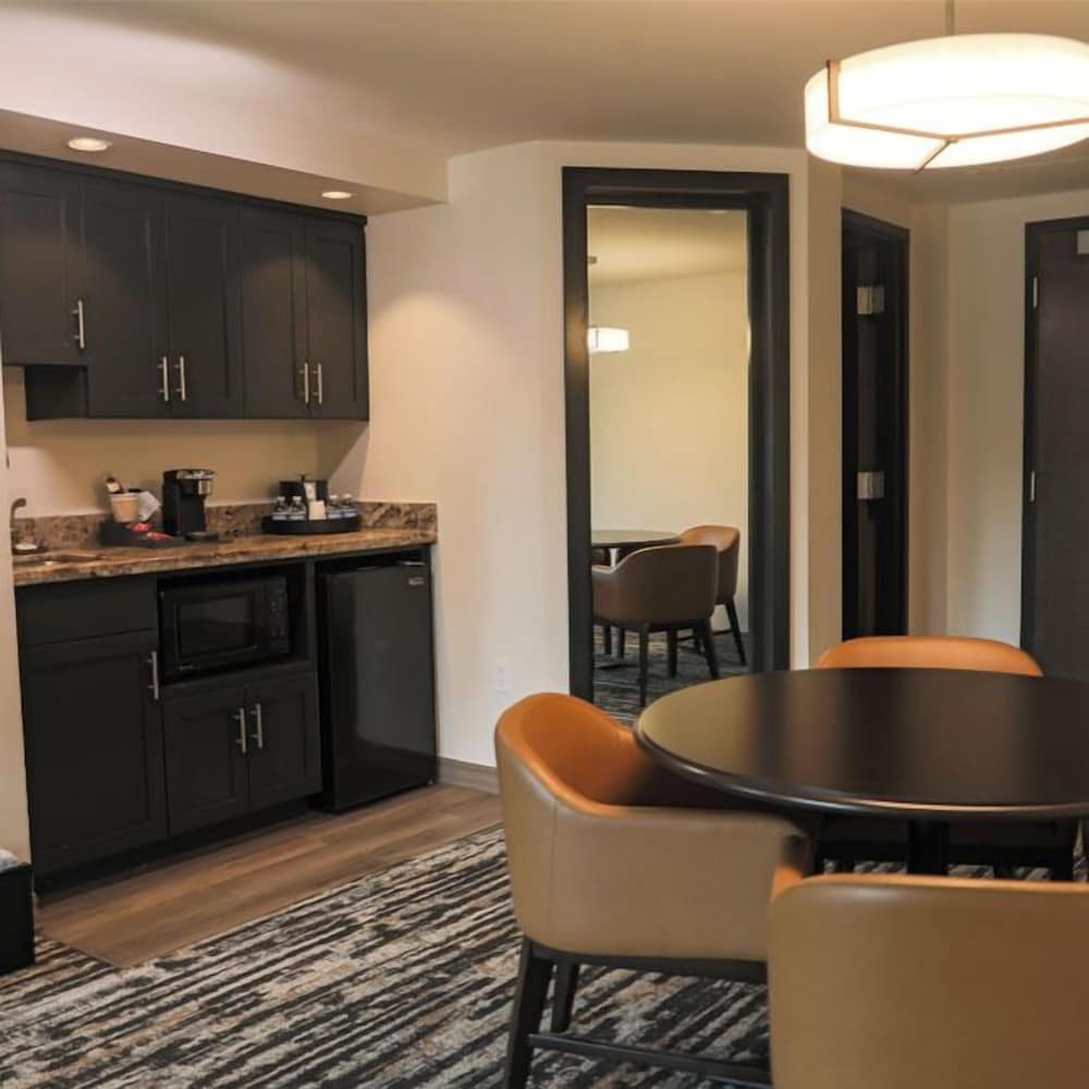 The Hotel at Black Oak Casino Resort 3/29
