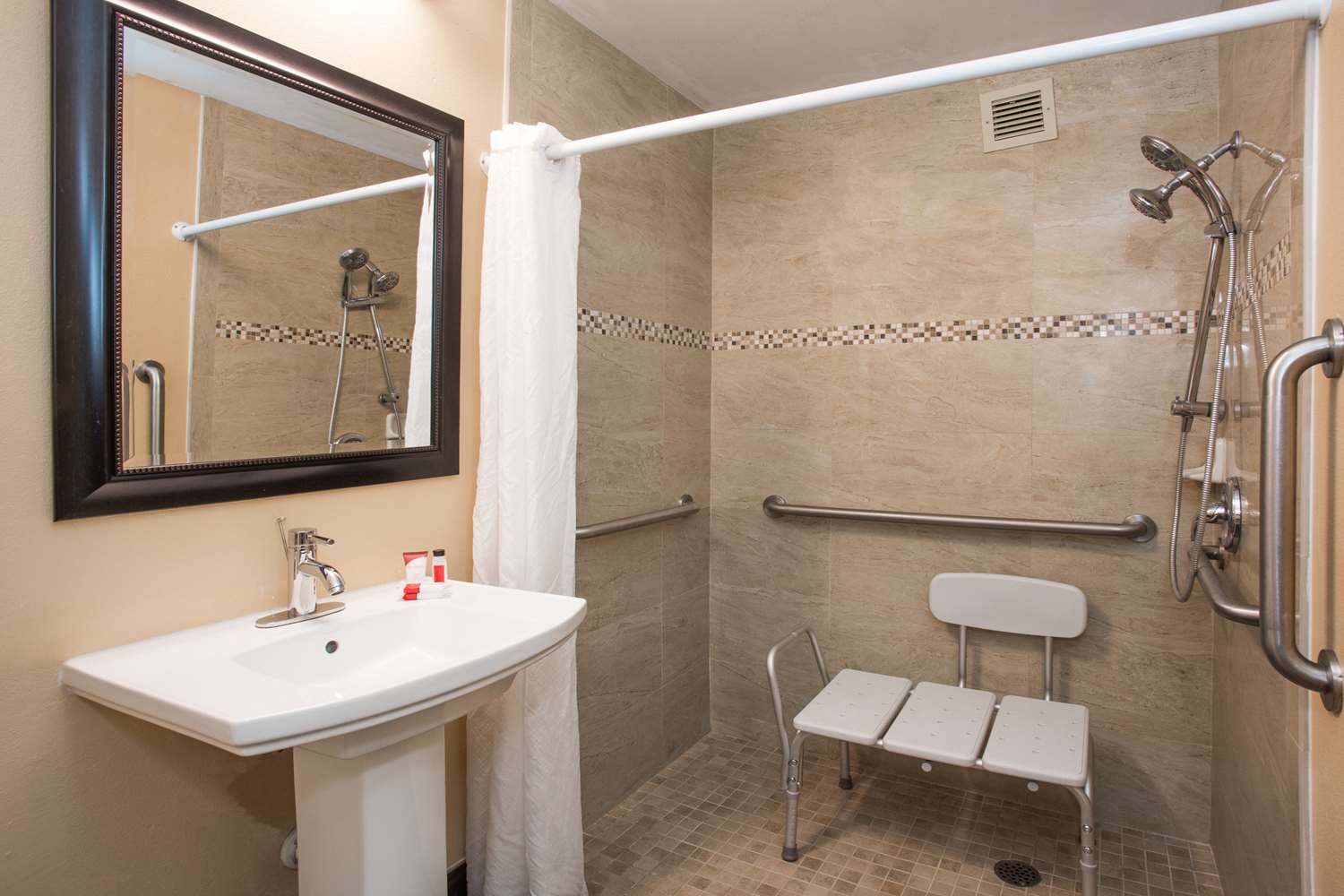 Days Inn by Wyndham Sarasota Bay 34/34