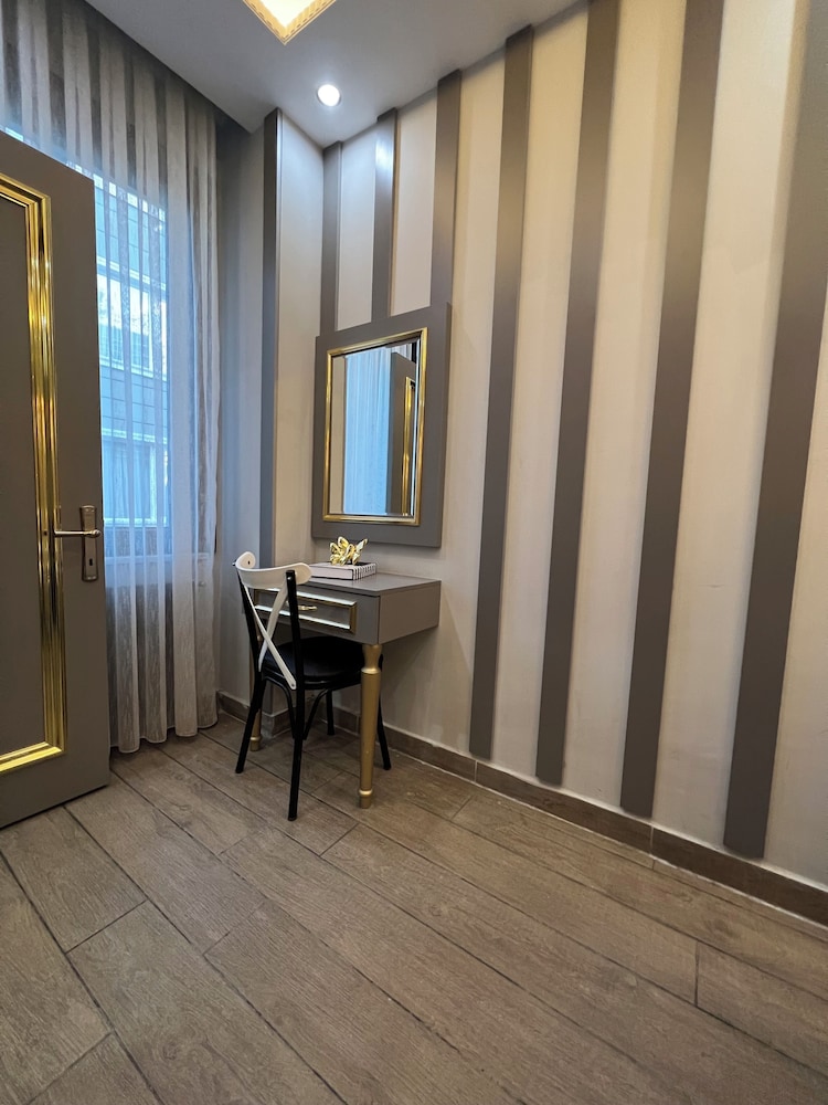Taksim Larissa Hotel 40/50