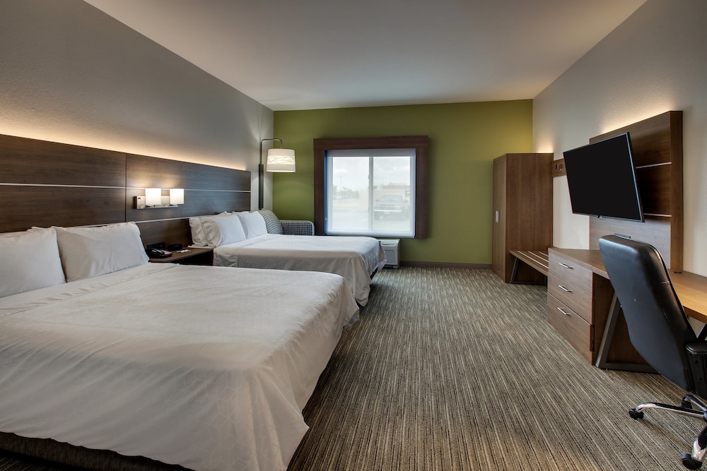 Holiday Inn Express & Suites Chicago North-Waukegan-Gurnee 21/50