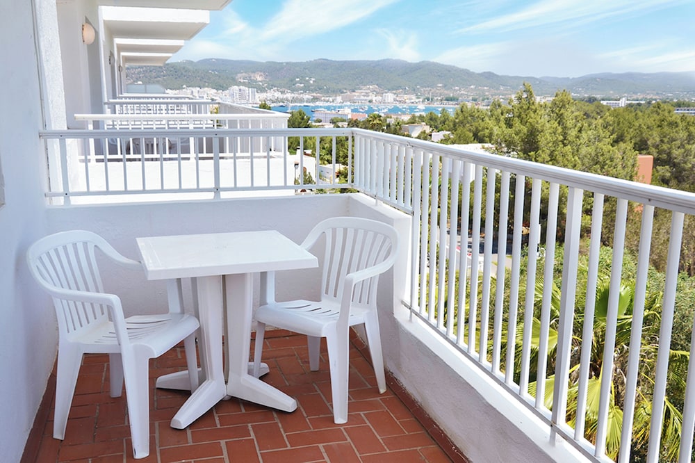 Aparthotel Vibra Monterrey in SANT JOSEP DE SA TALAIA