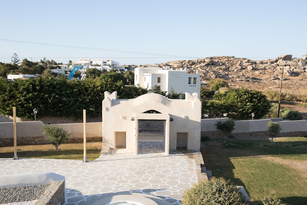 Naxos Euphoria Suites 62/69