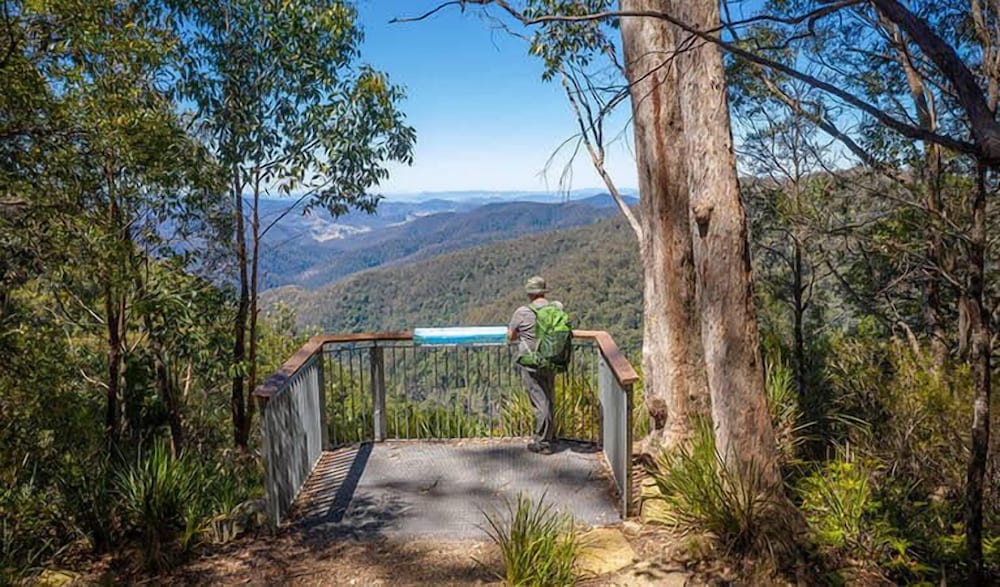 BUCKETTS WAY MOTEL 23/33
