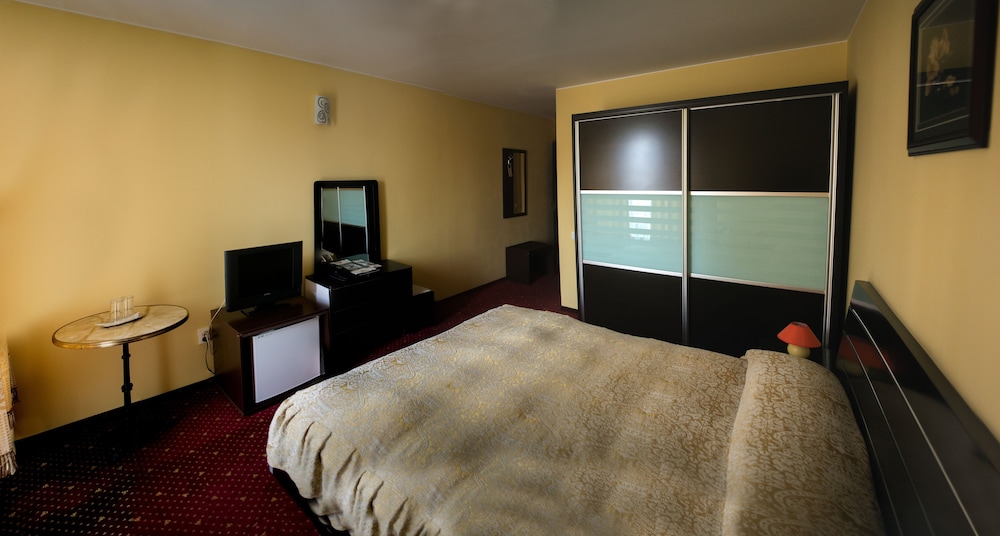 Hotel Regal 14/64