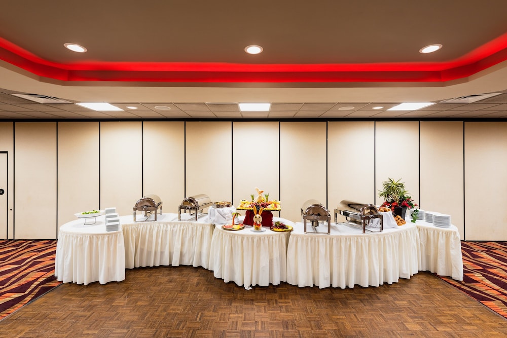 Holiday Inn Newark International Airport An Ihg Hotel 78/84