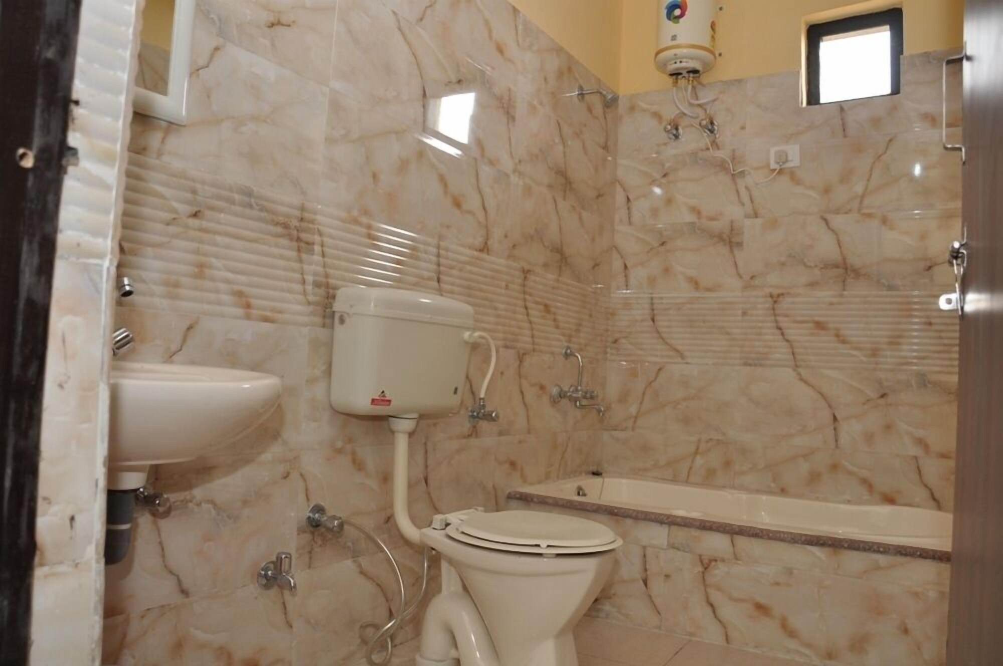 غرفة غراند ركنية بثلاثة أسرّة، Hotel Aicon Palace 2/2