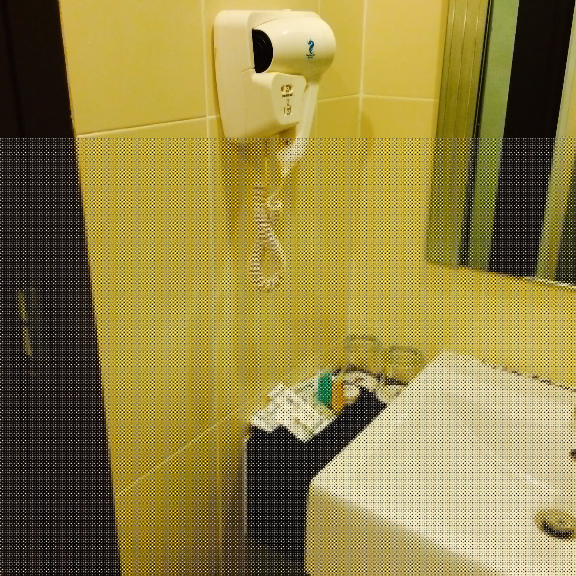 غرفة قياسية بسرير كوين، Grand Court Hotel 3/4
