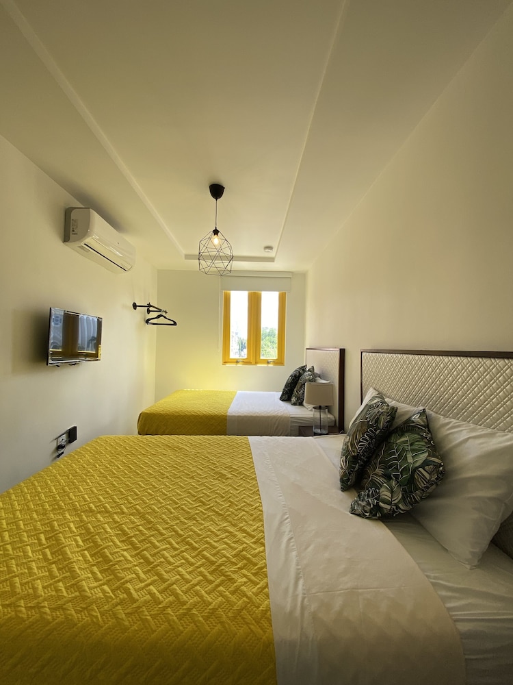 ROOM, DOUBLE BED