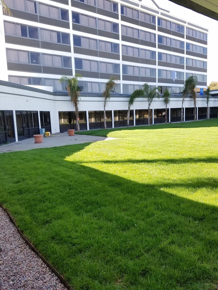 Radisson Hotel Oakland Airport 56/63