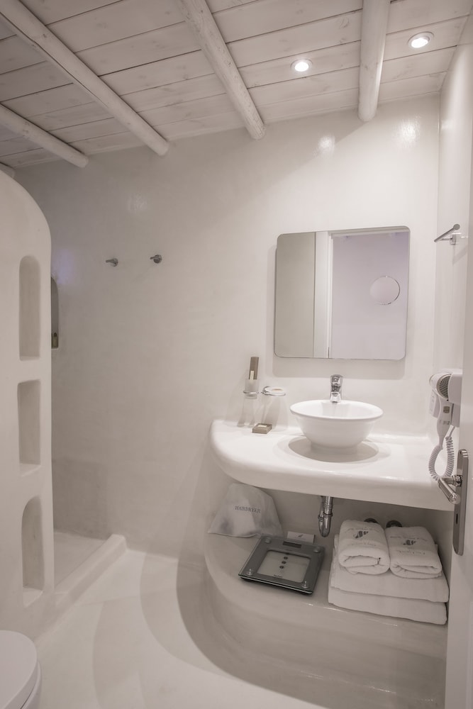 Paros Palace 9/76