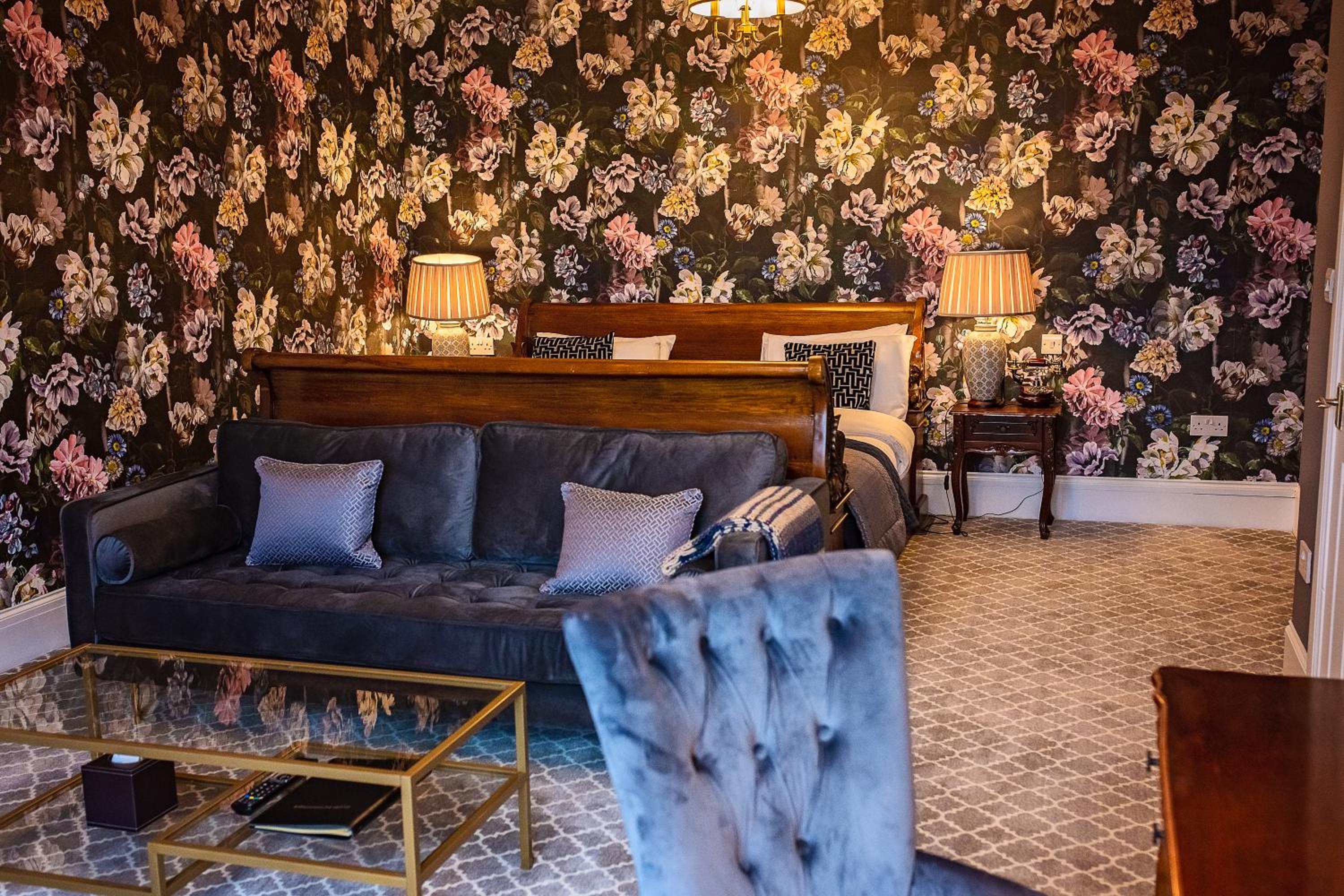 Glenesk Hotel 5/50