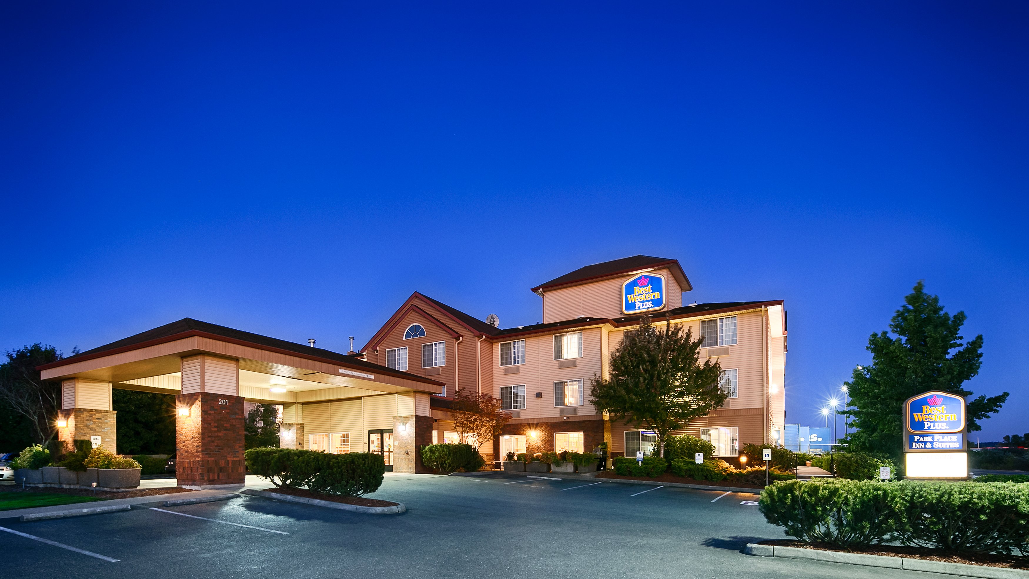 Best Western Plus Park Place Inn & Suites 4/76