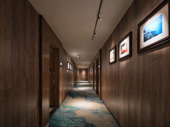 Elegant Hotel 28/48