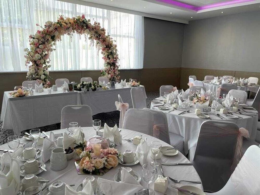 Kings Park Hotel 42/56