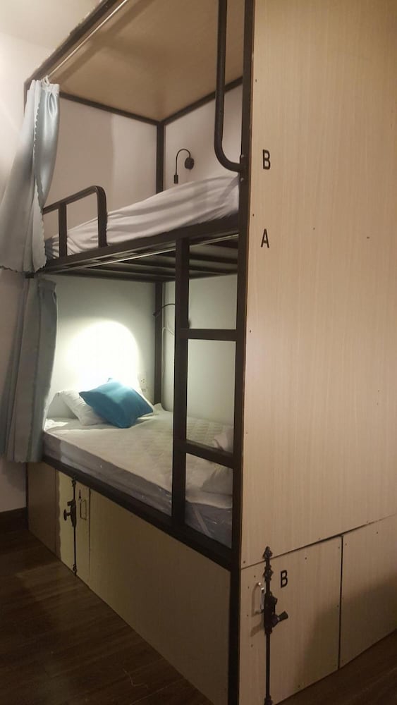 Fedora Hostel 34/35