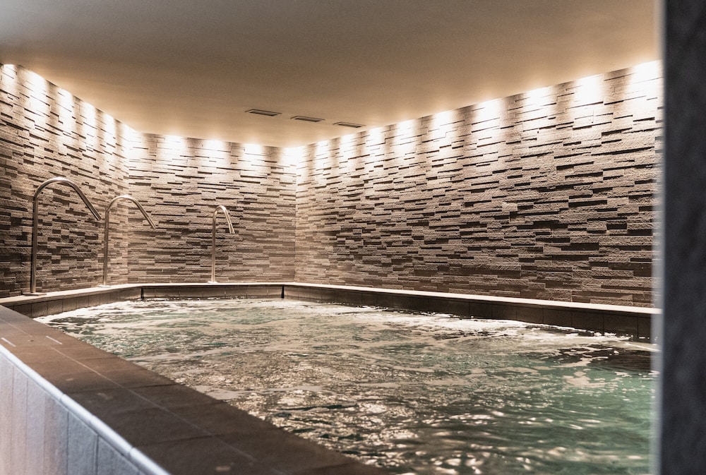 swimming pool spa