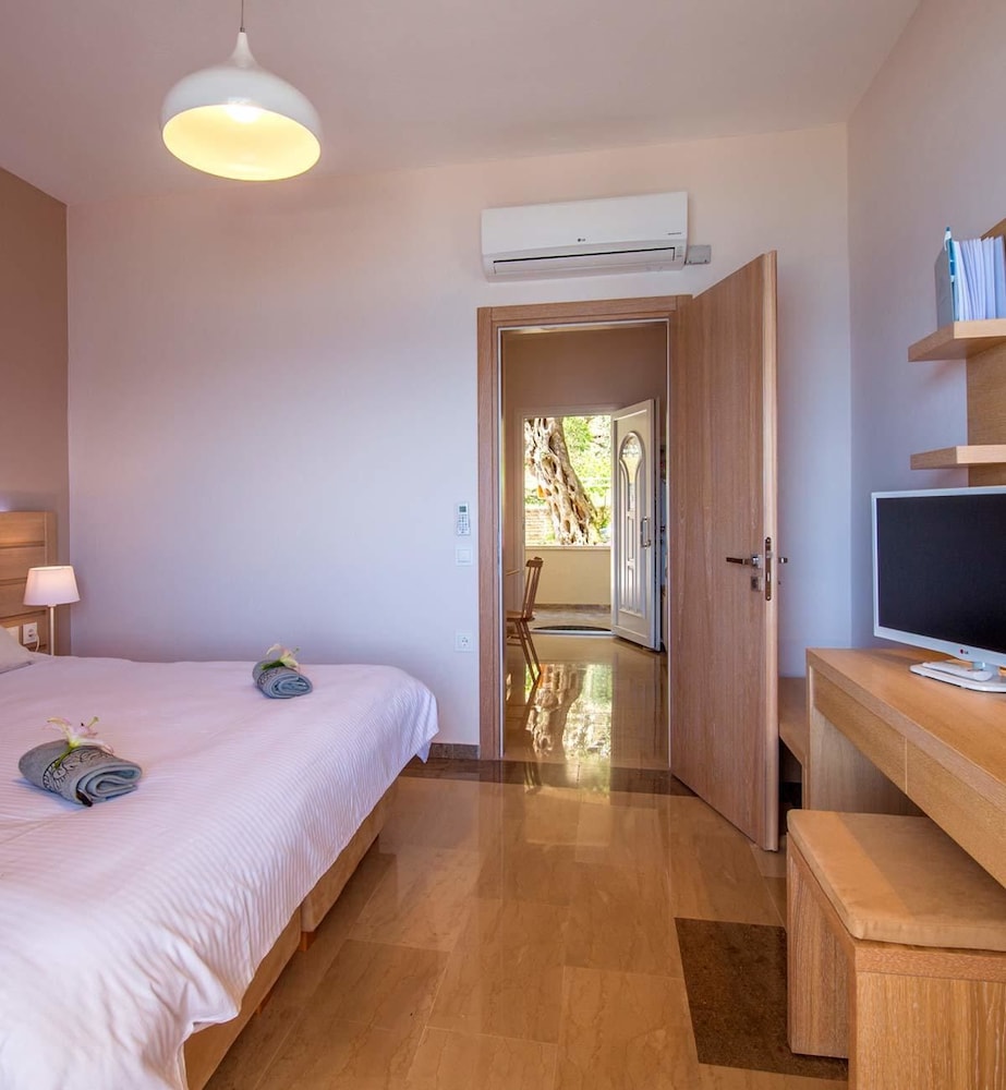 Krouzeri Beach Apartments 10/46