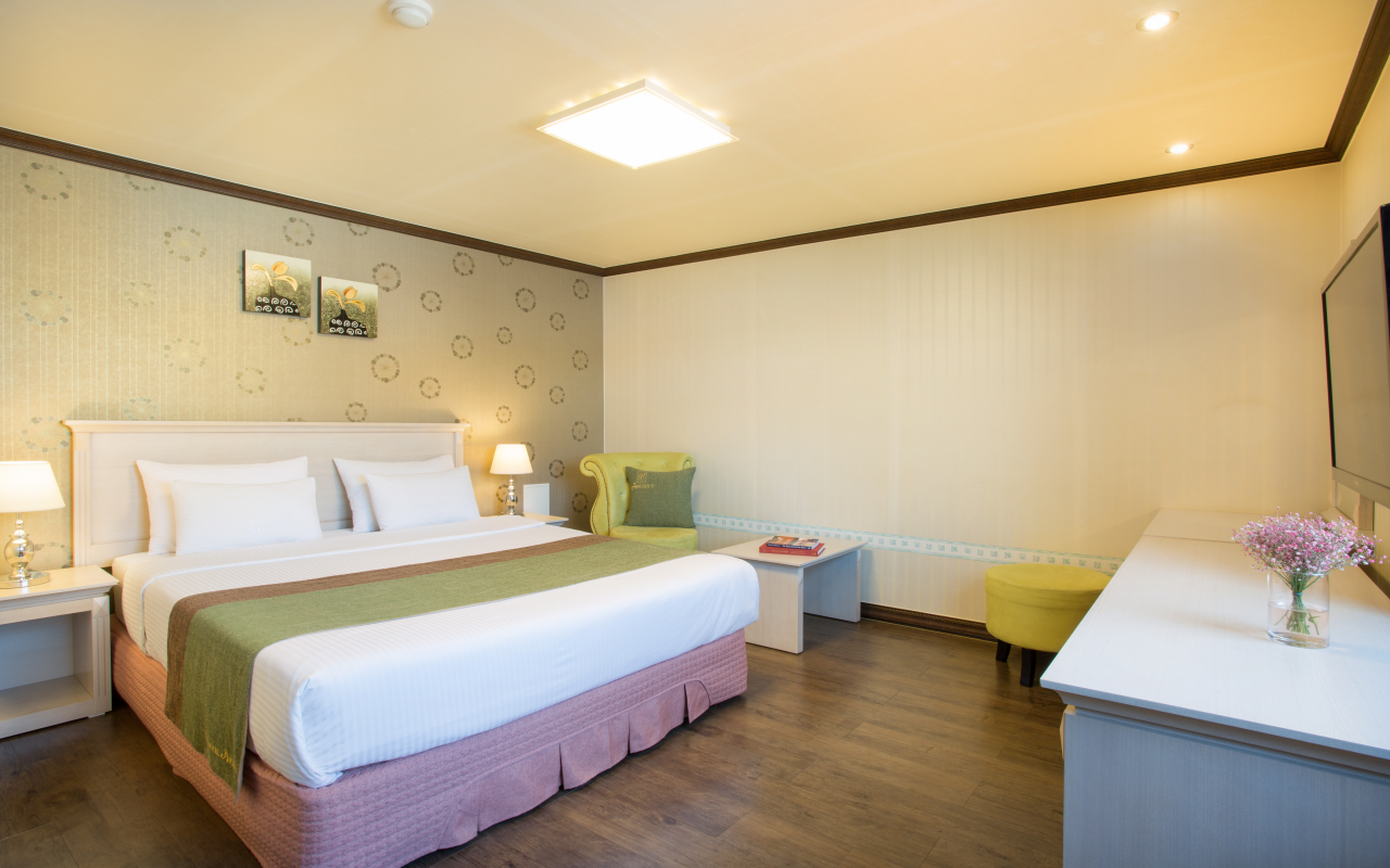 Standard, Double Bed, City Side