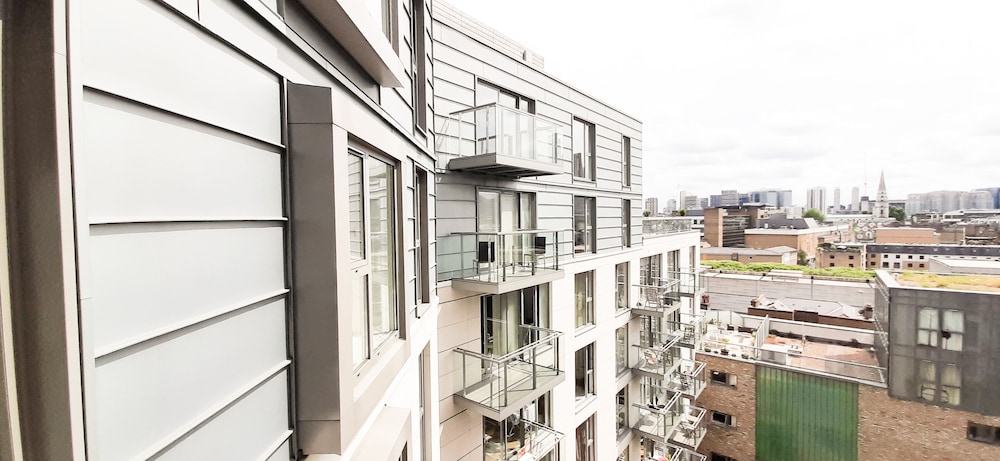 Avant Garde Apartments By Squa.Re 2/43