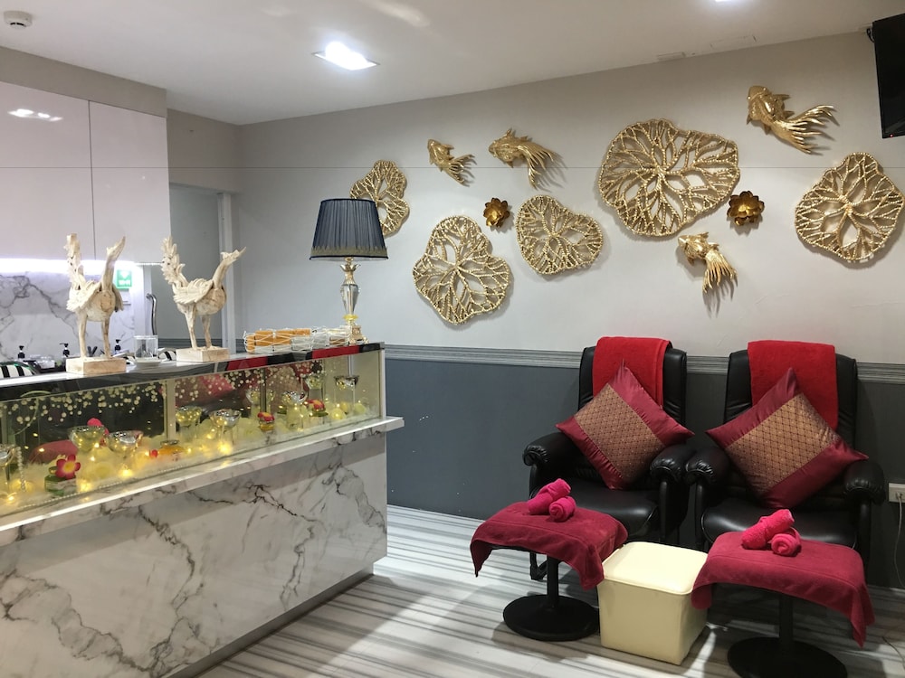 Top High Airport Link Hotel 32/47