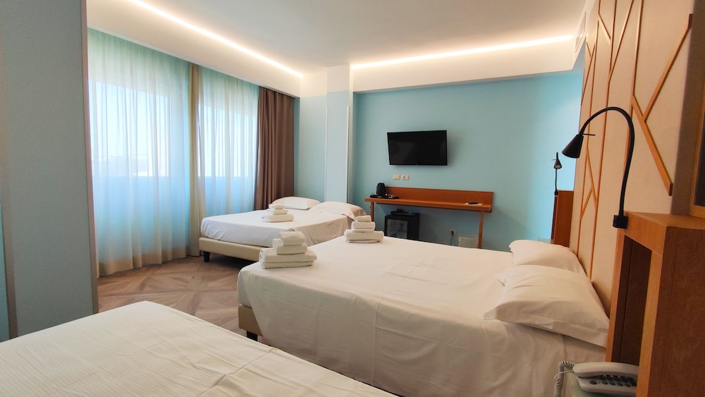 FAMILY, 1 SINGLE AND 2 DOUBLE BEDS
